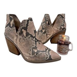 Vince Camuto Gigietta Snake Print Leather Boot woman's size 8.5 M